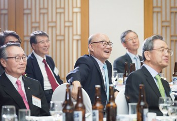 [기부는 주고받음이다] 김종욱 (사)CEO지식나눔 공동대표의 생활에 밴 …